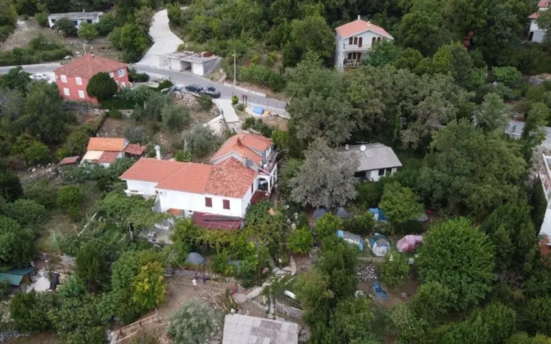 Kamp Seosko domaćinstvo Radman — Kotor Bay Campsite